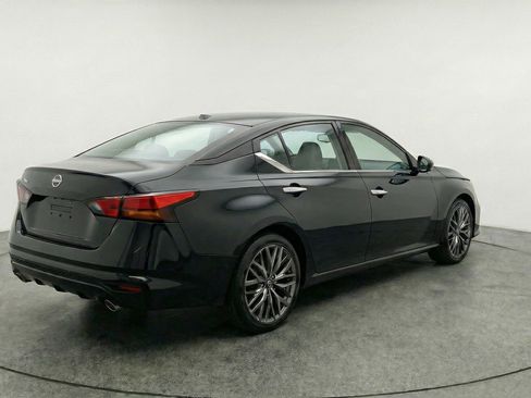 Used 2025 Nissan Altima 2.5 SV FWD image 9