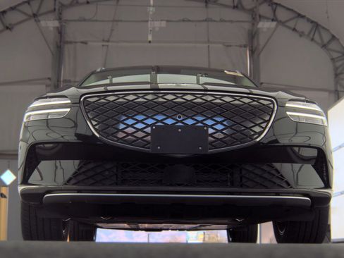 Used 2025 Genesis Electrified GV70 AWD/4WD image 9