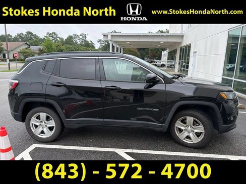 Used 2022 Jeep Compass Latitude w/ Sun and Sound Group AWD/4WD image 4