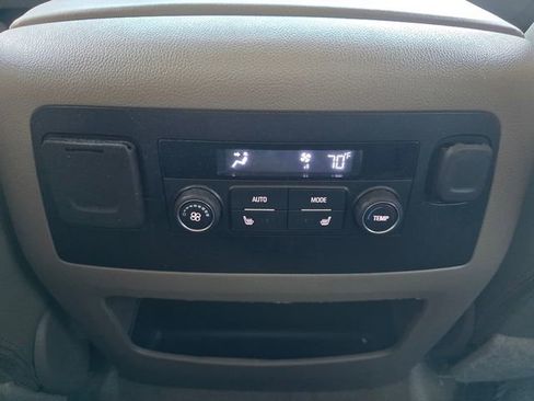 Used 2019 GMC Yukon XL SLT image 16