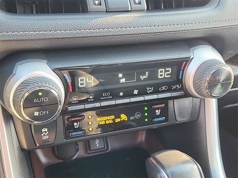 Used 2021 Toyota RAV4 Limited image 16