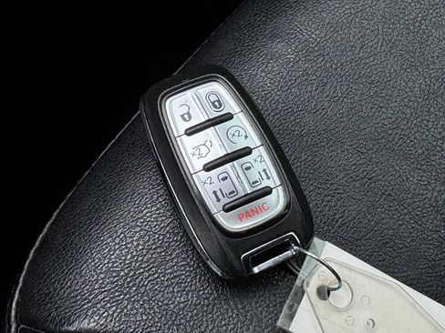 Used 2019 Chrysler Pacifica Touring-L Plus w/ Advanced Safetytec Group FWD image 30