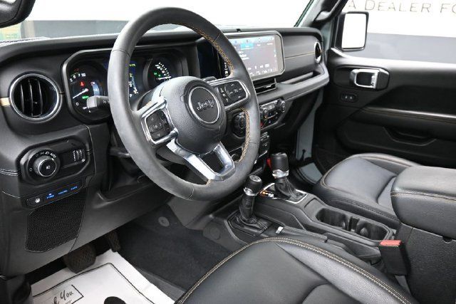 Used 2024 Jeep Wrangler Unlimited Sahara w/ Technology Group AWD/4WD image 14