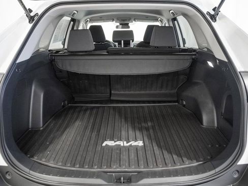 Used 2025 Toyota RAV4 XLE AWD/4WD image 9