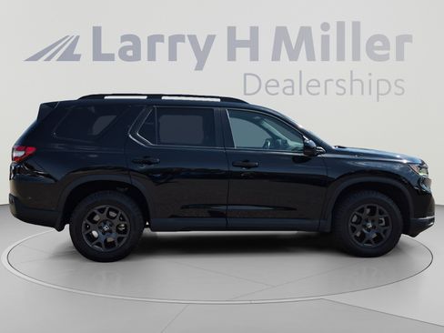Used 2025 Honda Pilot TrailSport image 6