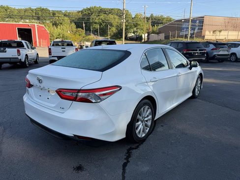 Used 2019 Toyota Camry LE FWD image 5