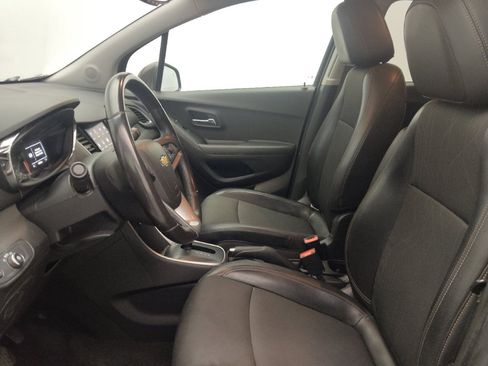 Used 2020 Chevrolet Trax LT w/ Driver Confidence Package FWD image 17