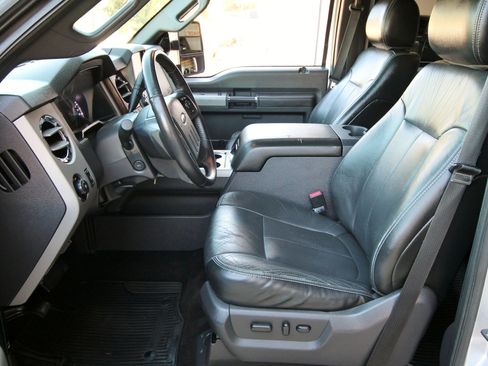 Used 2013 Ford F250 Lariat w/ FX4 Off Road Pkg AWD/4WD image 23
