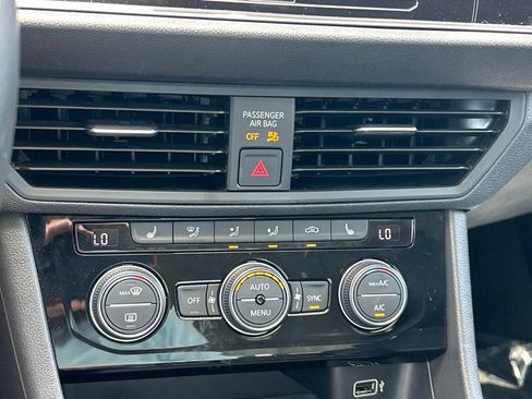 Used 2019 Volkswagen Jetta SE FWD image 35