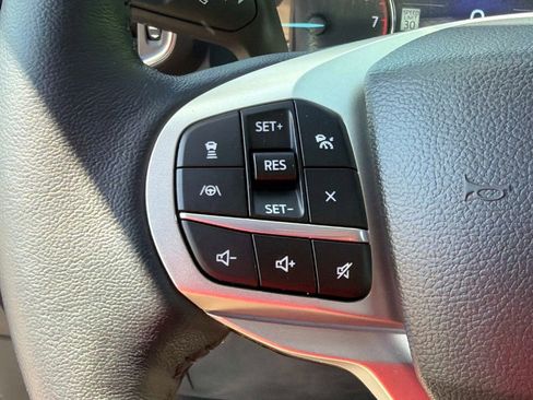 Used 2022 Ford Explorer Limited w/ Equipment Group 301A AWD/4WD image 32