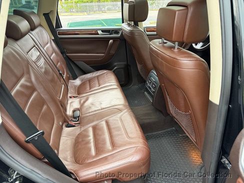Used 2011 Volkswagen Touareg Executive image 10