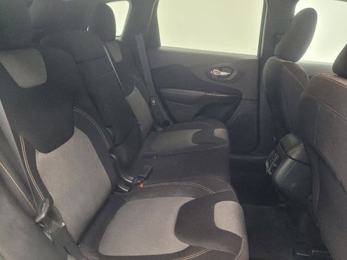 Used 2014 Jeep Cherokee Latitude w/ Cold Weather Group AWD/4WD image 19