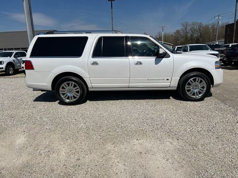 Used 2011 Lincoln Navigator L 4WD image 9