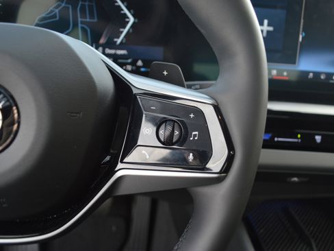 Used 2025 BMW 530i xDrive w/ Premium Package image 16