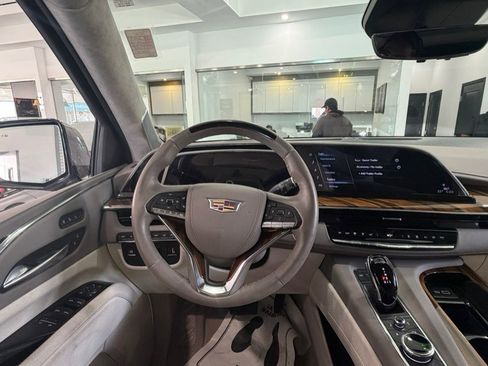 Used 2024 Cadillac Escalade ESV Sport Platinum AWD/4WD image 25
