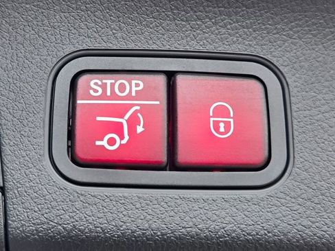 Certified 2025 Mercedes-Benz GLA 250 4MATIC image 11