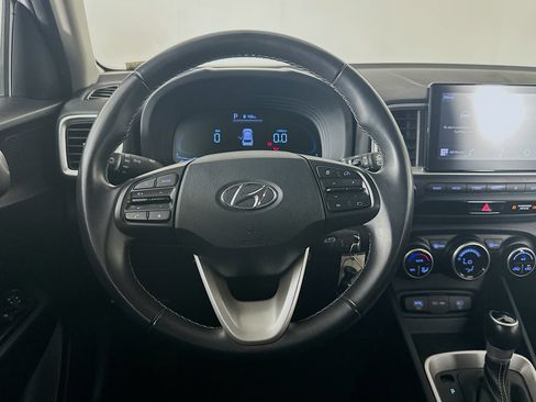 Used 2023 Hyundai Venue SEL image 18