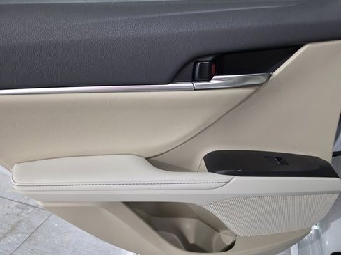 Used 2023 Toyota Camry XLE image 11