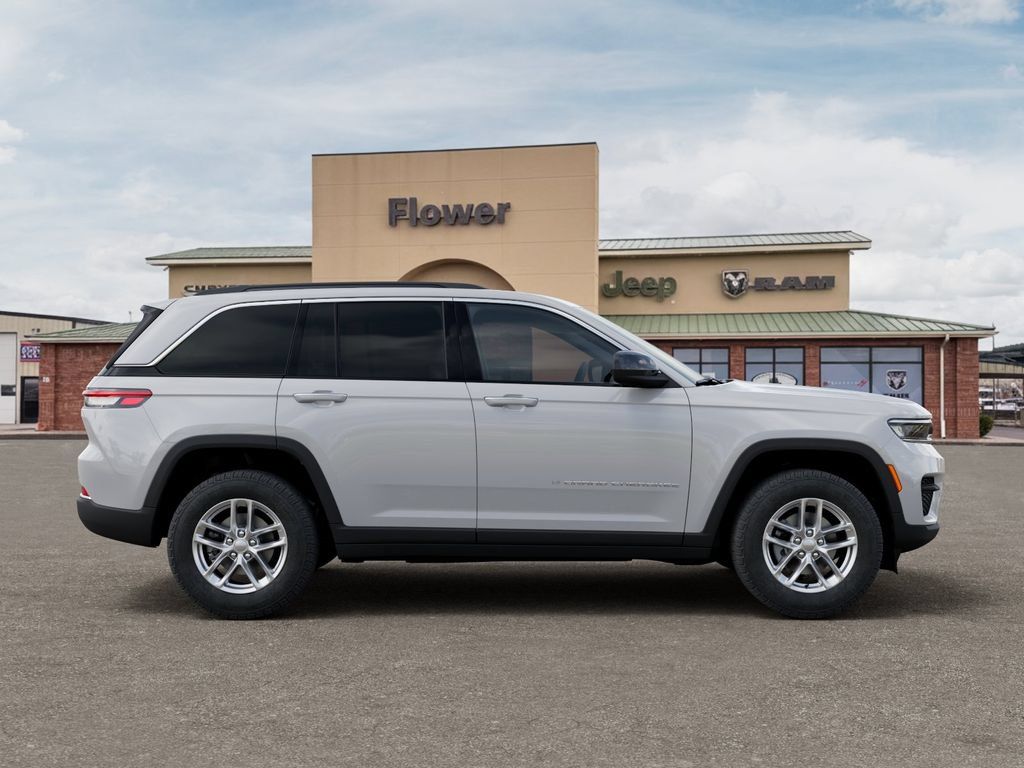 New 2025 Jeep Grand Cherokee Laredo X w/ Luxury Tech Group I AWD/4WD image 23