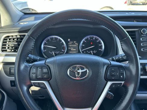 Used 2018 Toyota Highlander XLE image 31