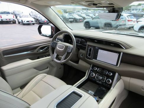 Certified 2022 GMC Yukon XL Denali w/ Denali Ultimate Package AWD/4WD image 30