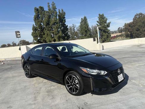Used 2025 Nissan Sentra SR image 27