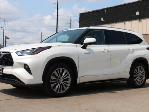 Used 2021 Toyota Highlander Limited AWD/4WD image 19