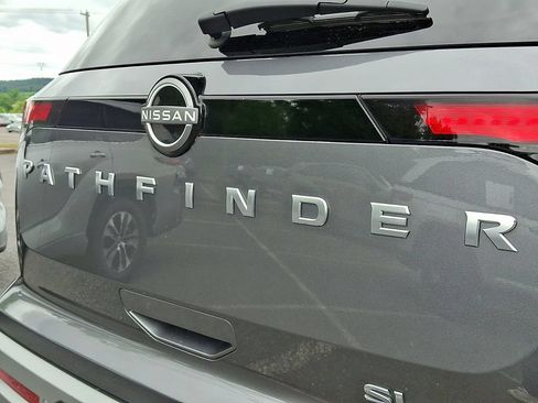 Used 2023 Nissan Pathfinder SL AWD/4WD image 34