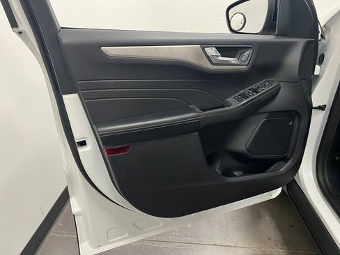 Used 2021 Ford Escape SE w/ SE Sport Appearance Package image 12