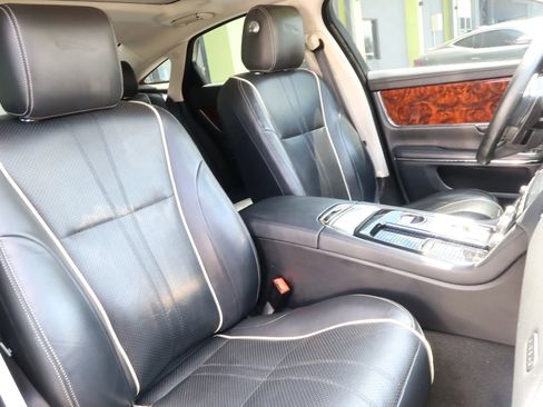 Used 2017 Jaguar XJ R-Sport image 22