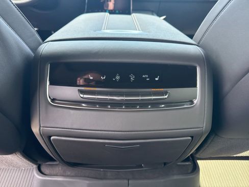 Used 2025 Cadillac Escalade ESV Sport Platinum AWD/4WD image 16