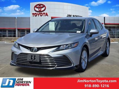 Used 2024 Toyota Camry LE image 3