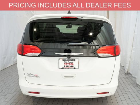 Used 2023 Chrysler Voyager LX FWD image 4