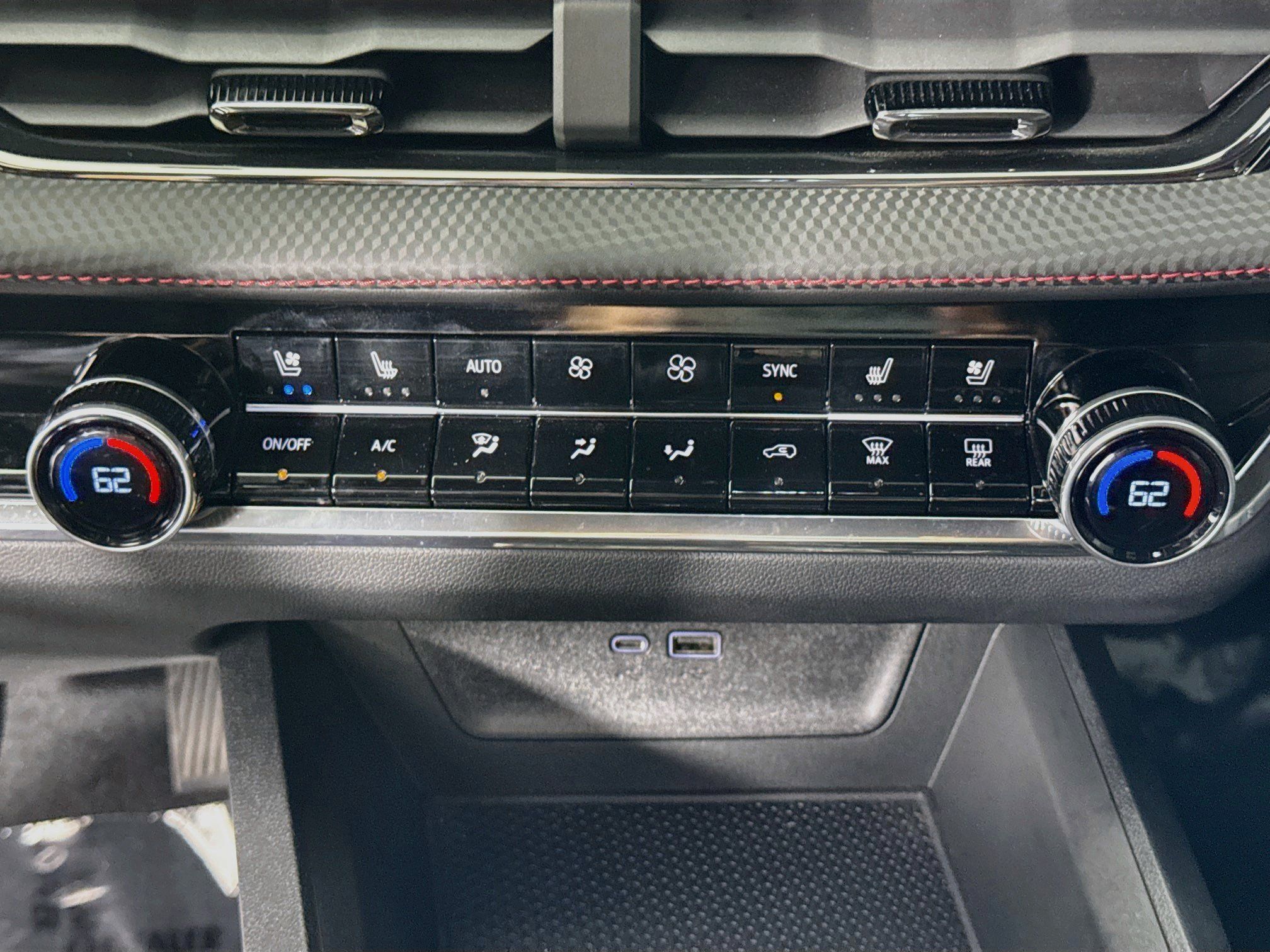 Used 2025 Chevrolet Equinox RS w/ Safety and Technology Package FWD image 18