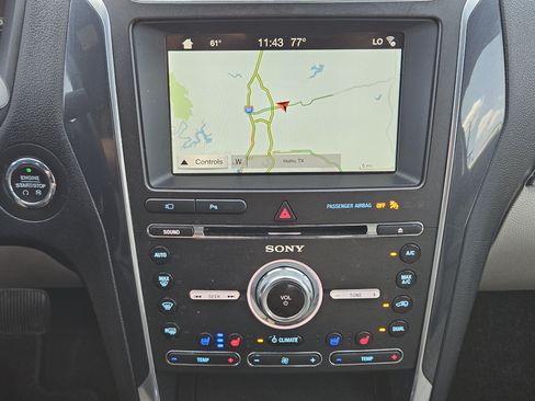 Used 2018 Ford Explorer Limited w/ Ford Safe & Smart Package FWD image 17