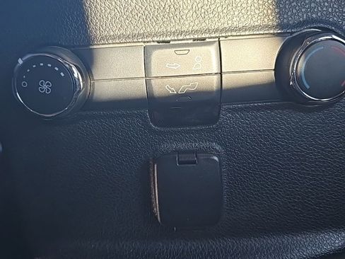 Used 2018 Ford Explorer XLT w/ Equipment Group 202A image 10