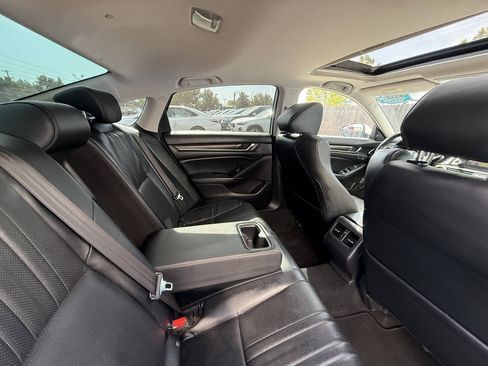 Used 2018 Honda Accord Touring image 18