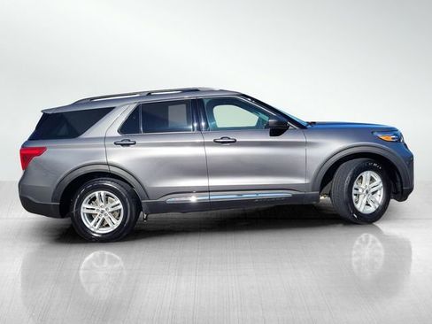 Certified 2021 Ford Explorer XLT image 3
