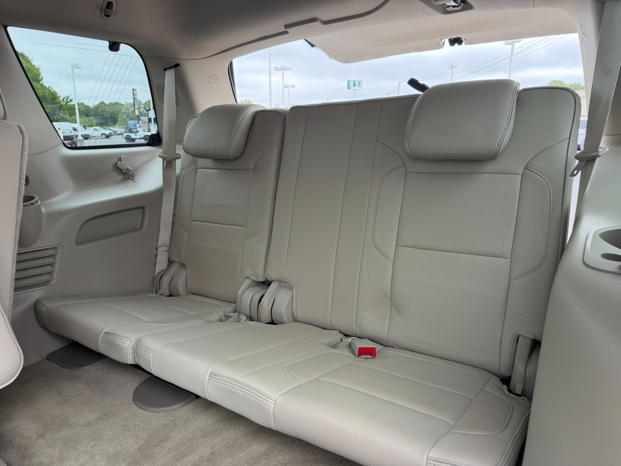 Used 2015 GMC Yukon Denali w/ Touring Package AWD/4WD image 18