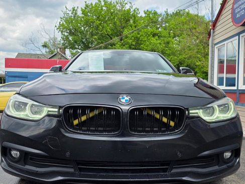 Used 2017 BMW 320i xDrive Sedan AWD/4WD image 3