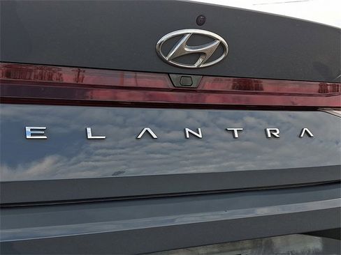 Used 2021 Hyundai Elantra SEL w/ Convenience Package image 30