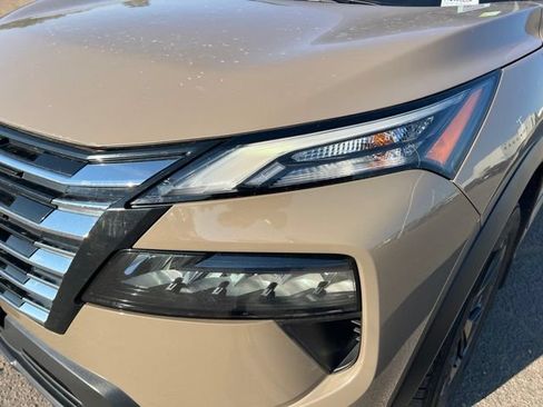 Used 2024 Nissan Rogue SV w/ SV Premium Package AWD/4WD image 10