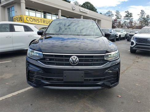 Certified 2024 Volkswagen Tiguan SE R-Line image 2