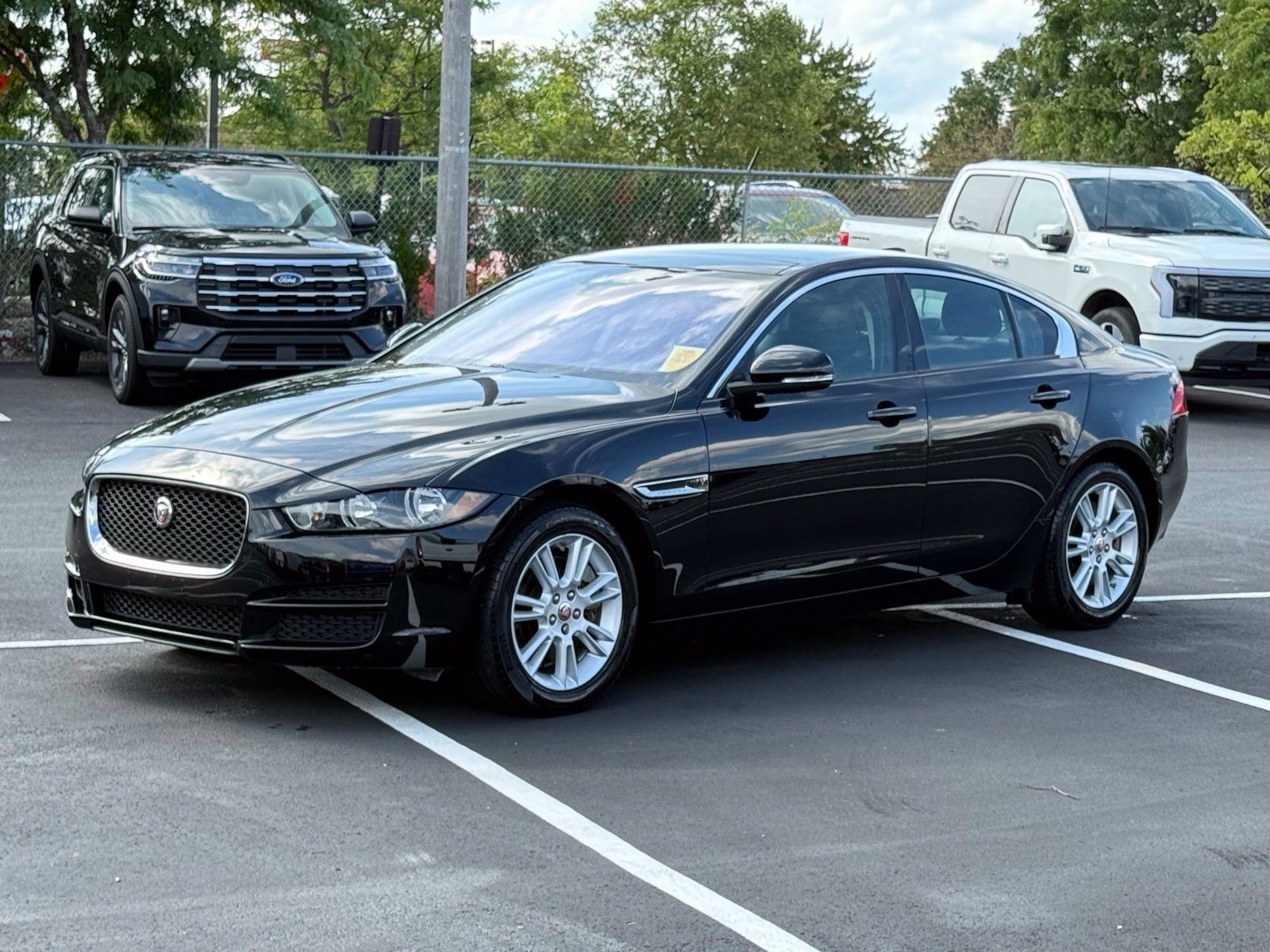 Used 2017 Jaguar XE Premium AWD/4WD image 8