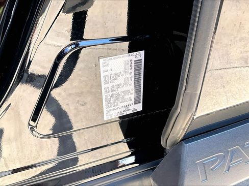 Used 2025 Nissan Pathfinder SV FWD image 33