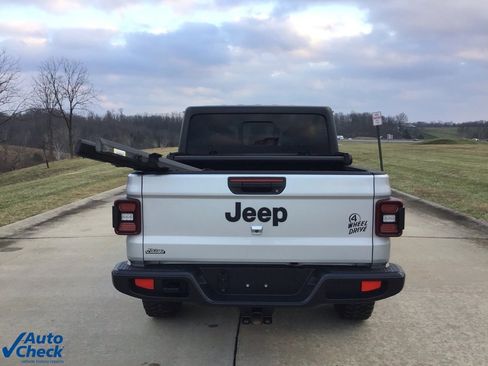 Used 2024 Jeep Gladiator Sport image 4