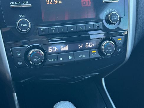 Used 2013 Nissan Altima 2.5 SV FWD image 19