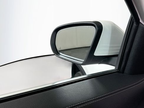 Used 2025 Mercedes-Benz GLA 250 4MATIC image 16