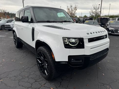 Used 2024 Land Rover Defender 110 X-Dynamic SE image 4