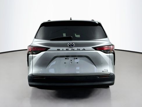 Certified 2021 Toyota Sienna XLE w/ XLE Plus Package FWD image 6